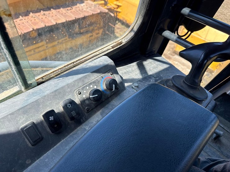 2022-deere-550k-lgp-image-14