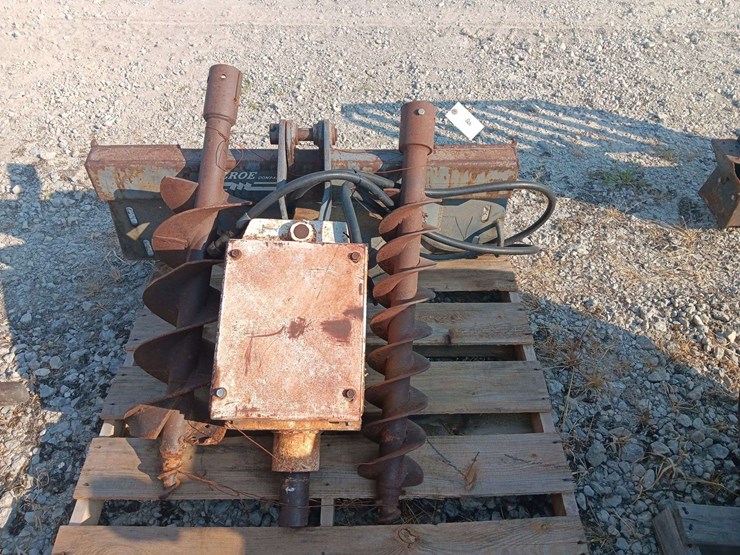 bobcat-hyd.-post-hole-digger-with-8''-and-12''-bits-image-3