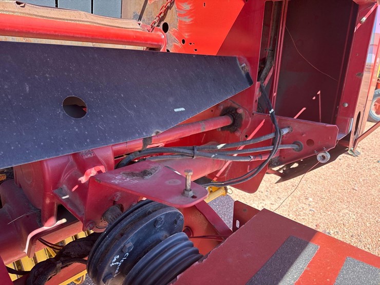 new-holland-br7090-image-11