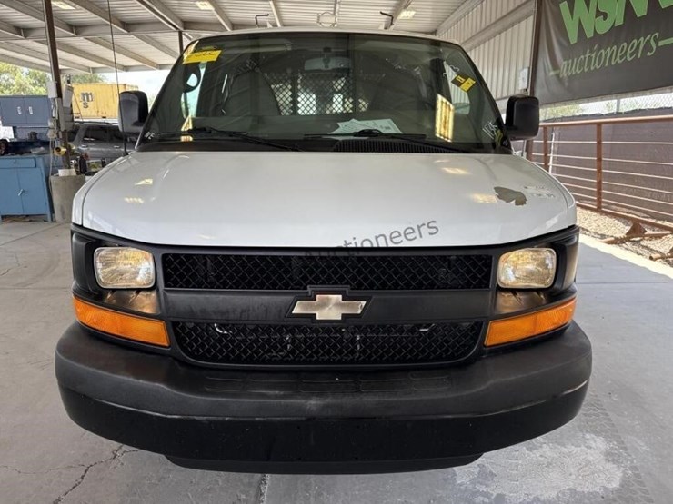 2013-chevrolet-express-2500-image-3
