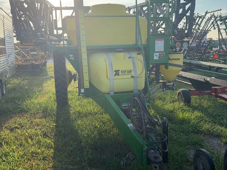 top-air-1200-sprayer,-90ft-boom,-monitor-control-box,-manual,-hydraulic-drive,-1200-gallon-tank,-used-this-spring,-20"-spacing,-320/90r46-tires-image-1
