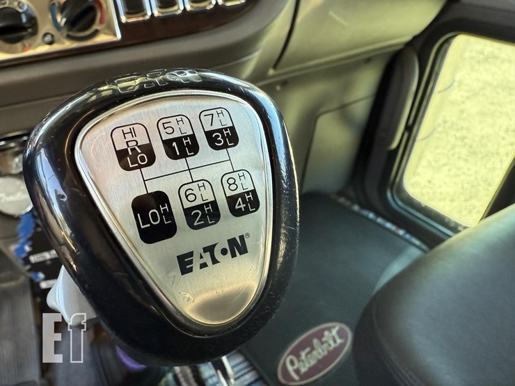 2021-peterbilt-389-image-6
