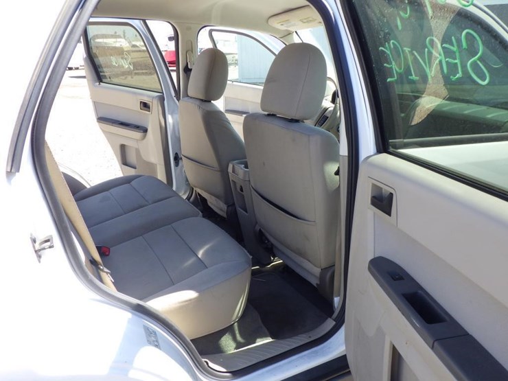 2011-ford-escape-image-8