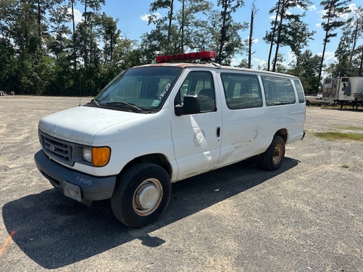 2007-ford-e350-image-1