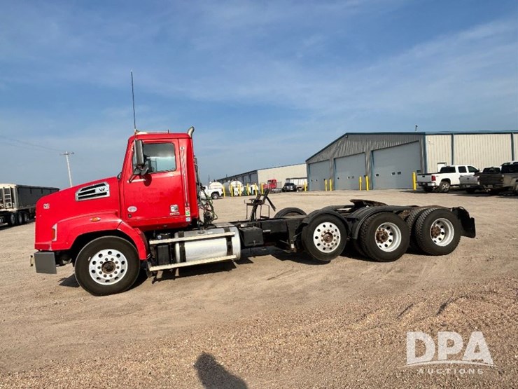 2017-western-star-w4700sb-day-cab-truck-(gp11329,-unit-82)-image-18