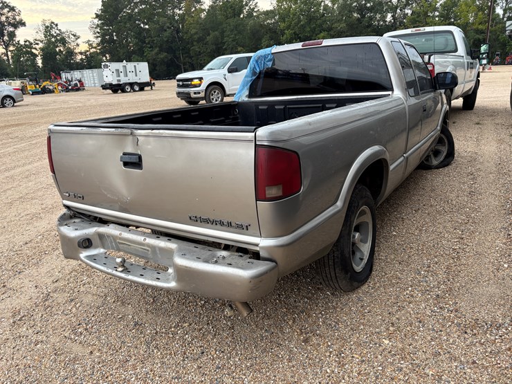 1999-chevrolet-s10-image-3