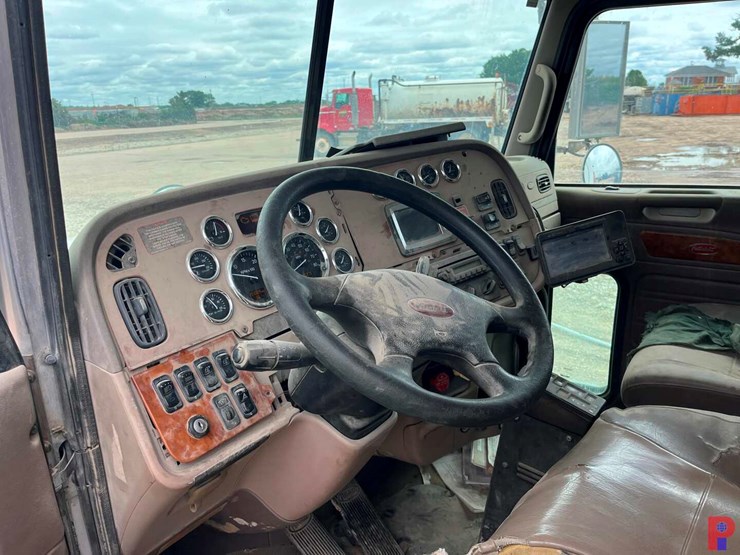 2008-peterbilt-386-image-11