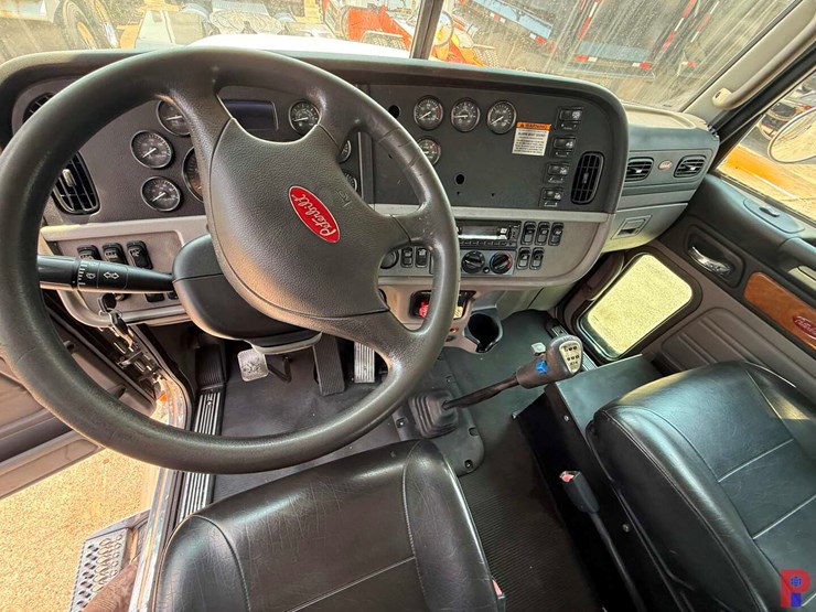 2013-peterbilt-367-image-10