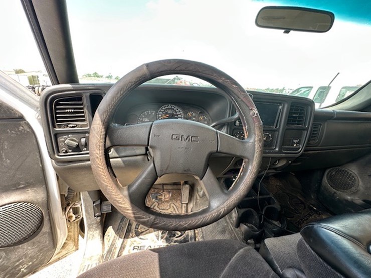 2005-gmc-2500-image-37