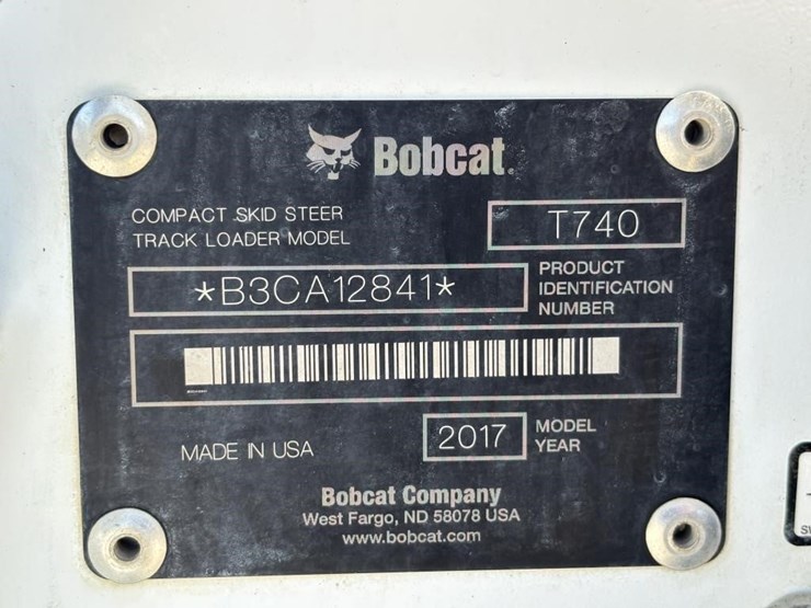 2017-bobcat-t740-image-43