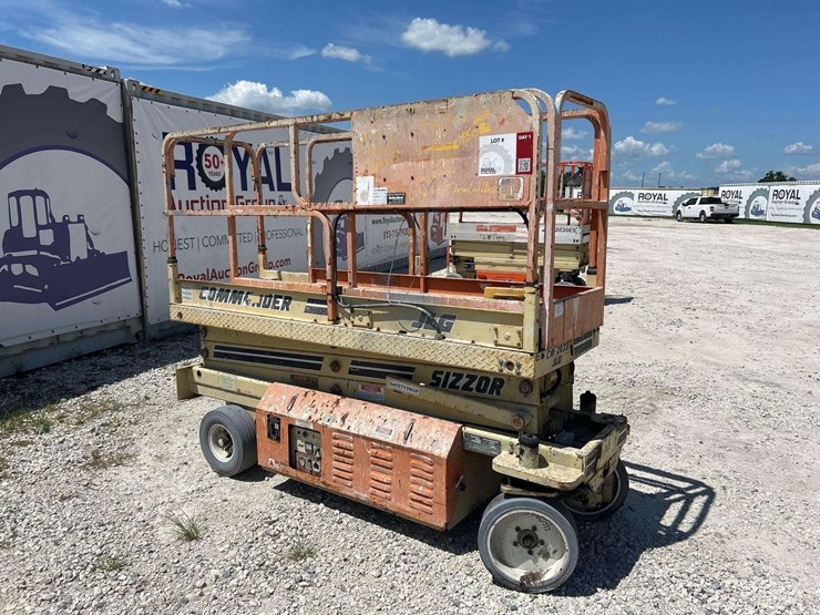 1996-jlg-commander-cm2033-20ft-electric-scissor-lift-image-2