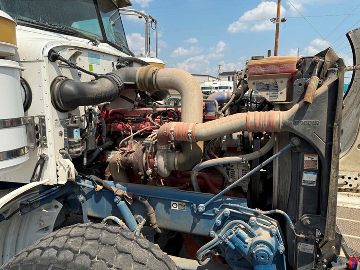 2012-peterbilt-367-image-14