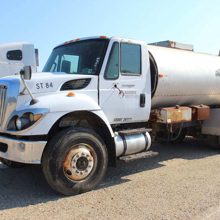 INTERNATIONAL 7300