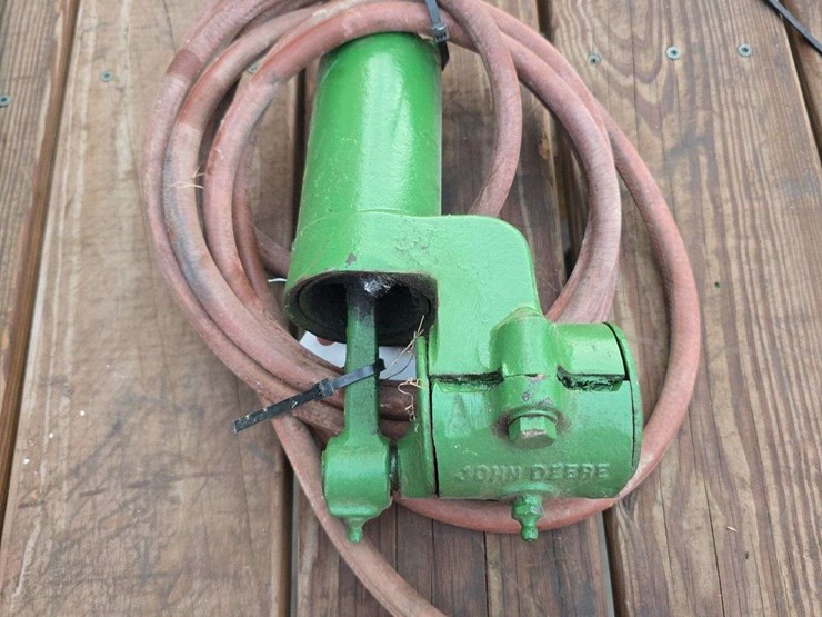 john-deere-2-cylinder-air-compressor-image-2