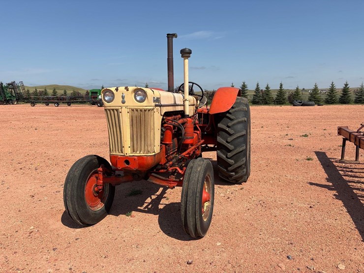 1957-case-900-tractor-image-2