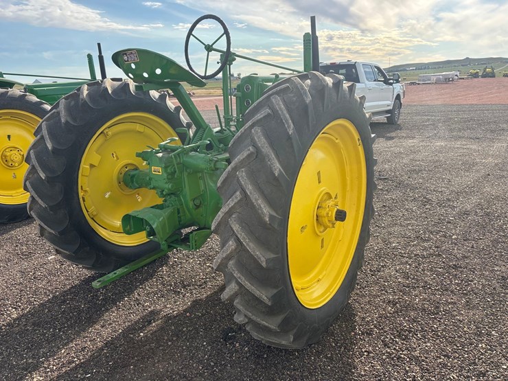john-deere-b-image-4