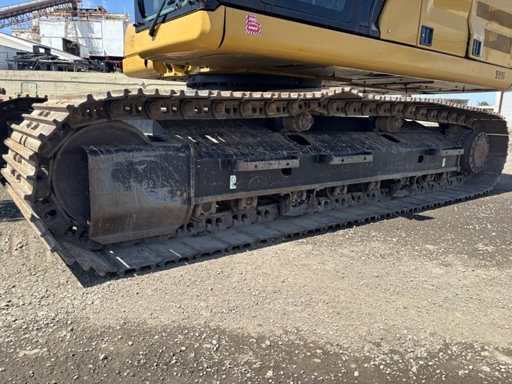2020-caterpillar-320-image-21
