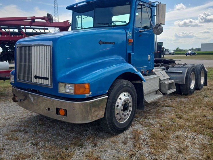 1995-international-9400-image-1