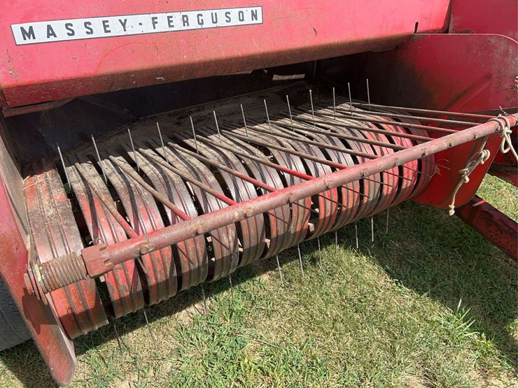 massey-ferguson-12-image-12