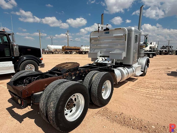 2013-peterbilt-388-image-5