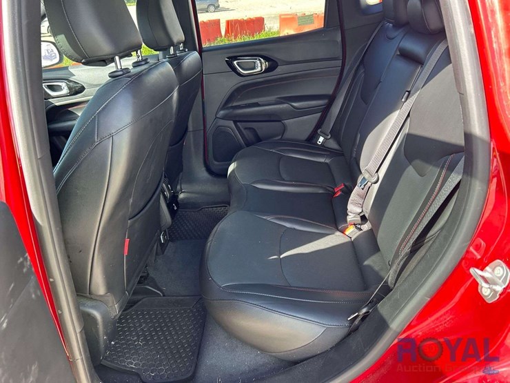 2023-jeep-compass-image-24
