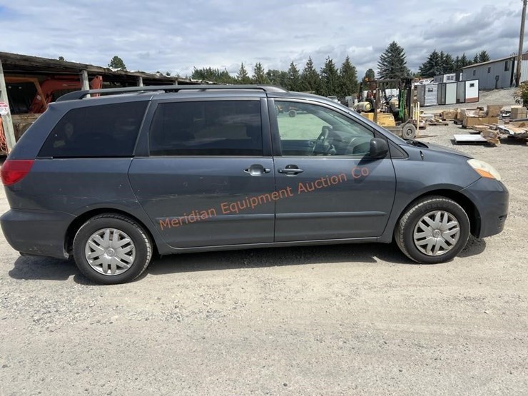 2006-toyota-sienna-image-10