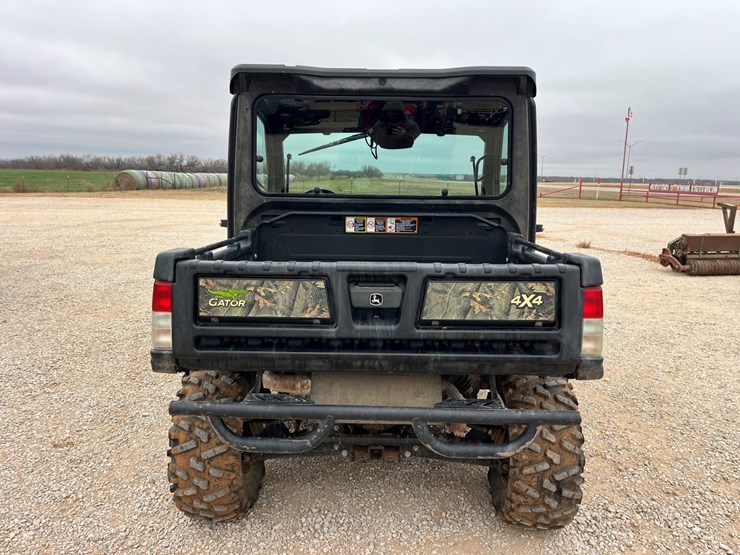 2019-john-deere-gator-image-14
