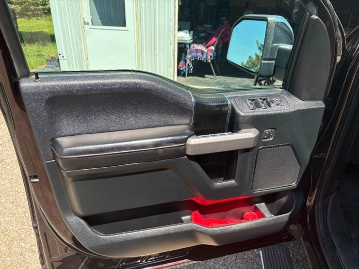 2020-ford-f150-platinum-image-5