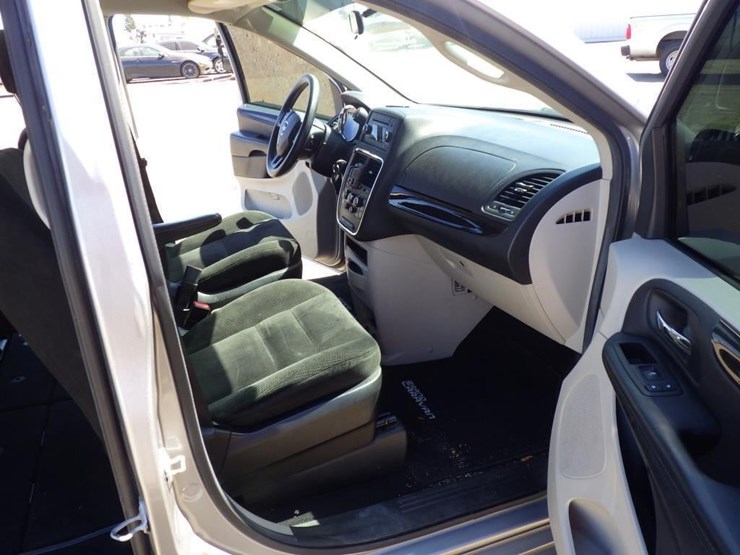 2016-dodge-grand-caravan-image-6