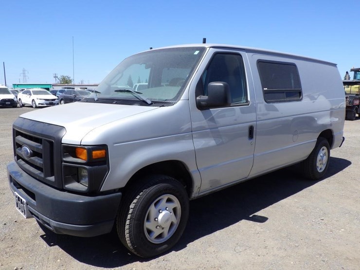 2008-ford-cargo-image-1