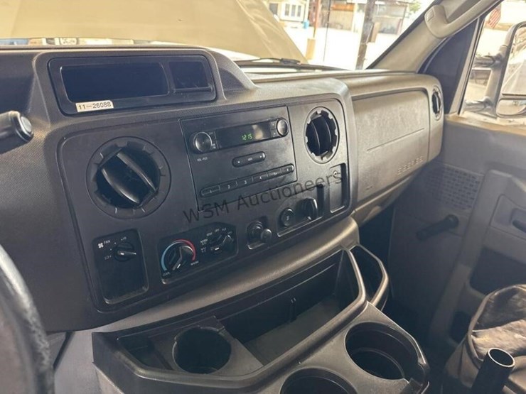 2012-ford-cargo-image-20