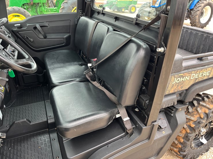 2019-john-deere-gator-image-9