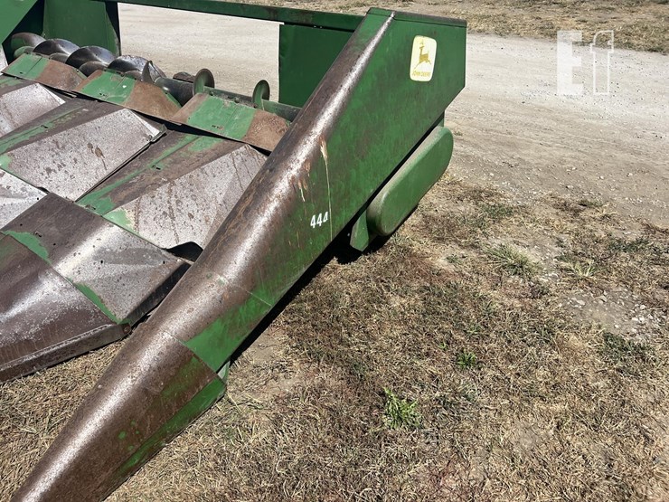 john-deere-444-image-9