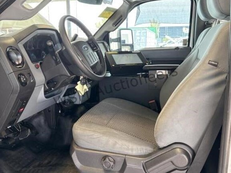 2016-ford-f550-image-24