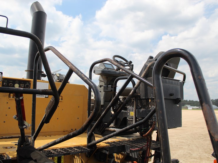2017-caterpillar-ap-1055f-image-29
