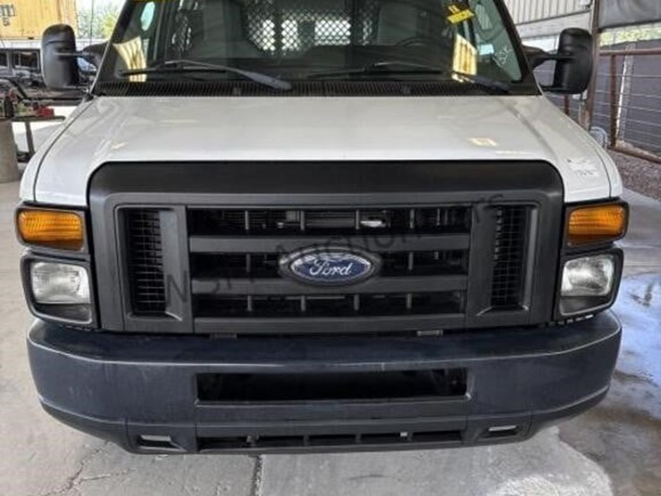 2012-ford-cargo-image-3