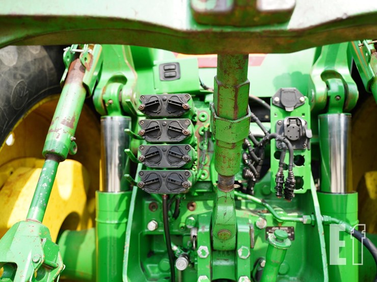 2009-john-deere-8330-image-27