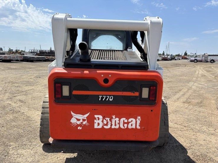 2017-bobcat-t770-image-8