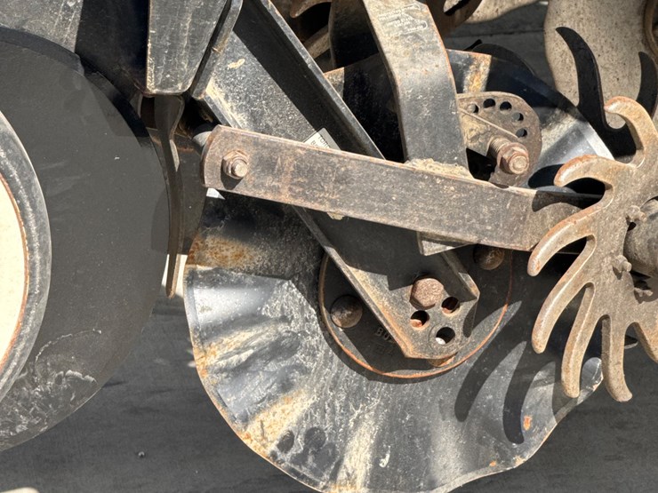2011-kinze-3200-image-2