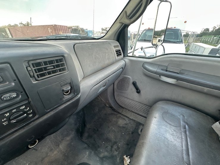 2000-ford-f650-image-42