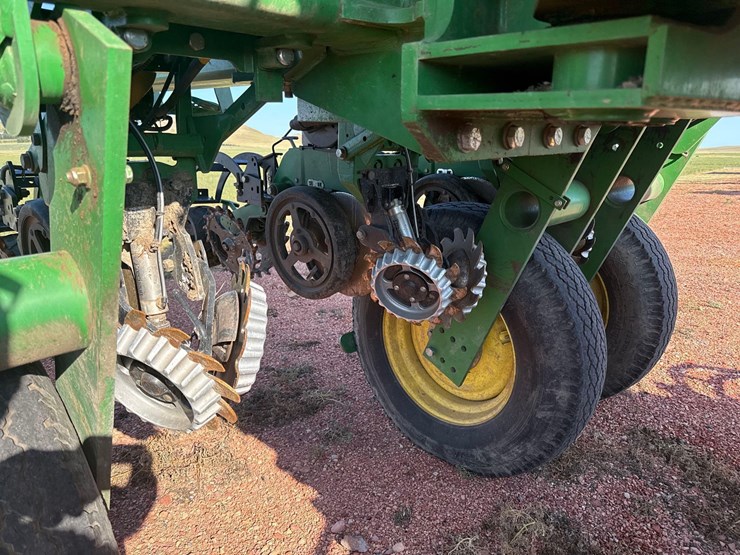 2014-john-deere-1770nt-image-25