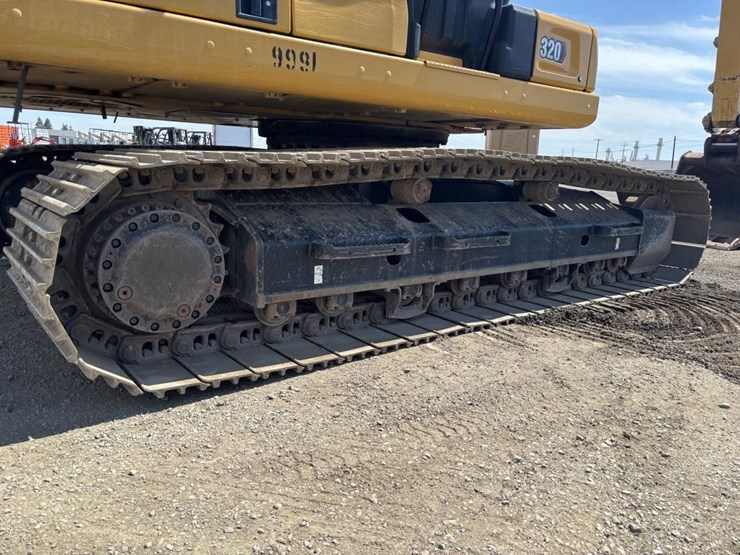 2020-caterpillar-320-image-23
