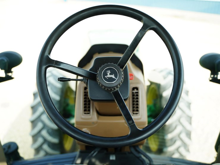 2009-john-deere-8330-image-38