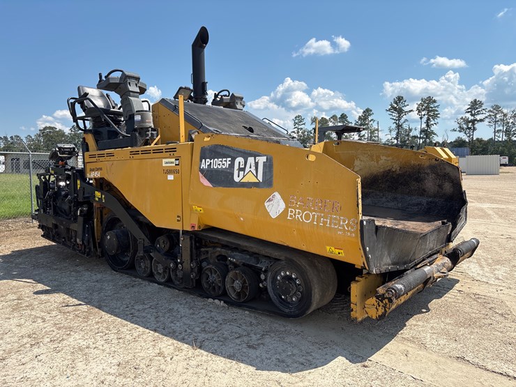 2017-caterpillar-ap-1055f-image-2