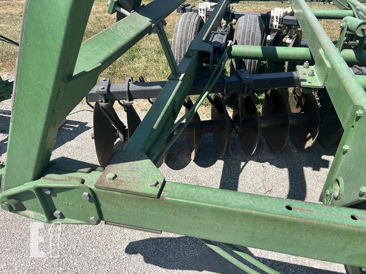john-deere-230-image-4