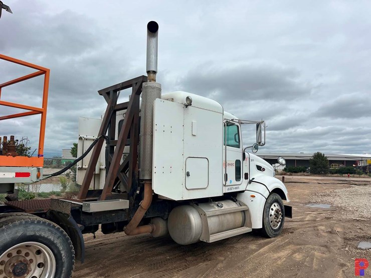 2008-peterbilt-386-image-2
