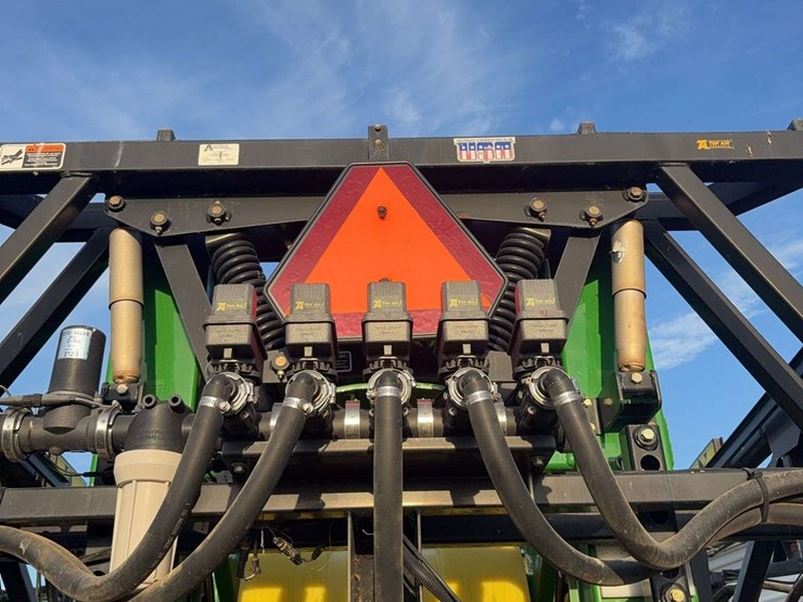 top-air-1200-sprayer,-90ft-boom,-monitor-control-box,-manual,-hydraulic-drive,-1200-gallon-tank,-used-this-spring,-20"-spacing,-320/90r46-tires-image-12