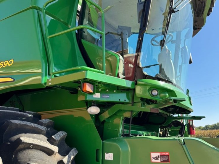 2016-john-deere-s690-image-21
