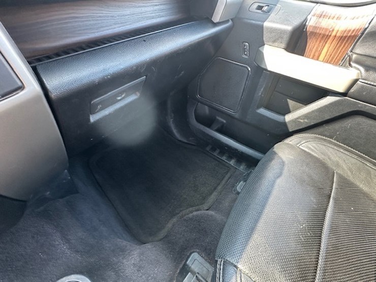 2017-ford-f150-lariat-image-46