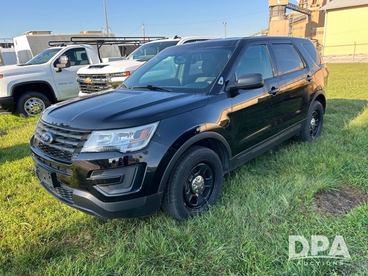 2018-ford-explorer-image-35